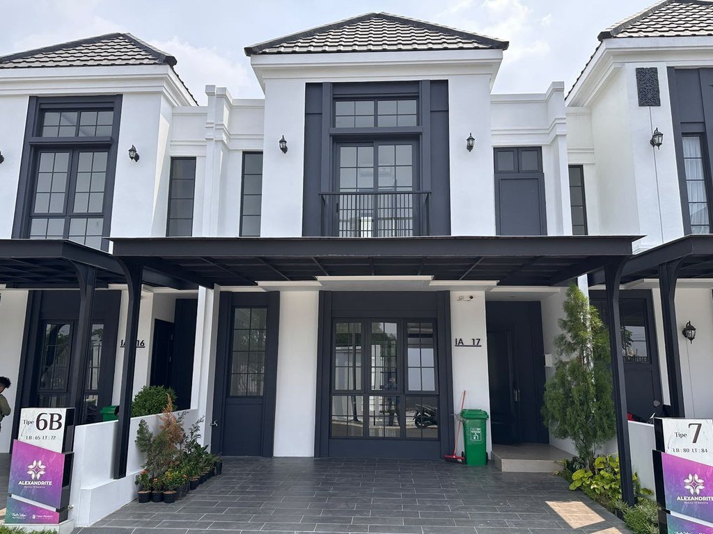 Alexandrite tipe 7, tampak depan